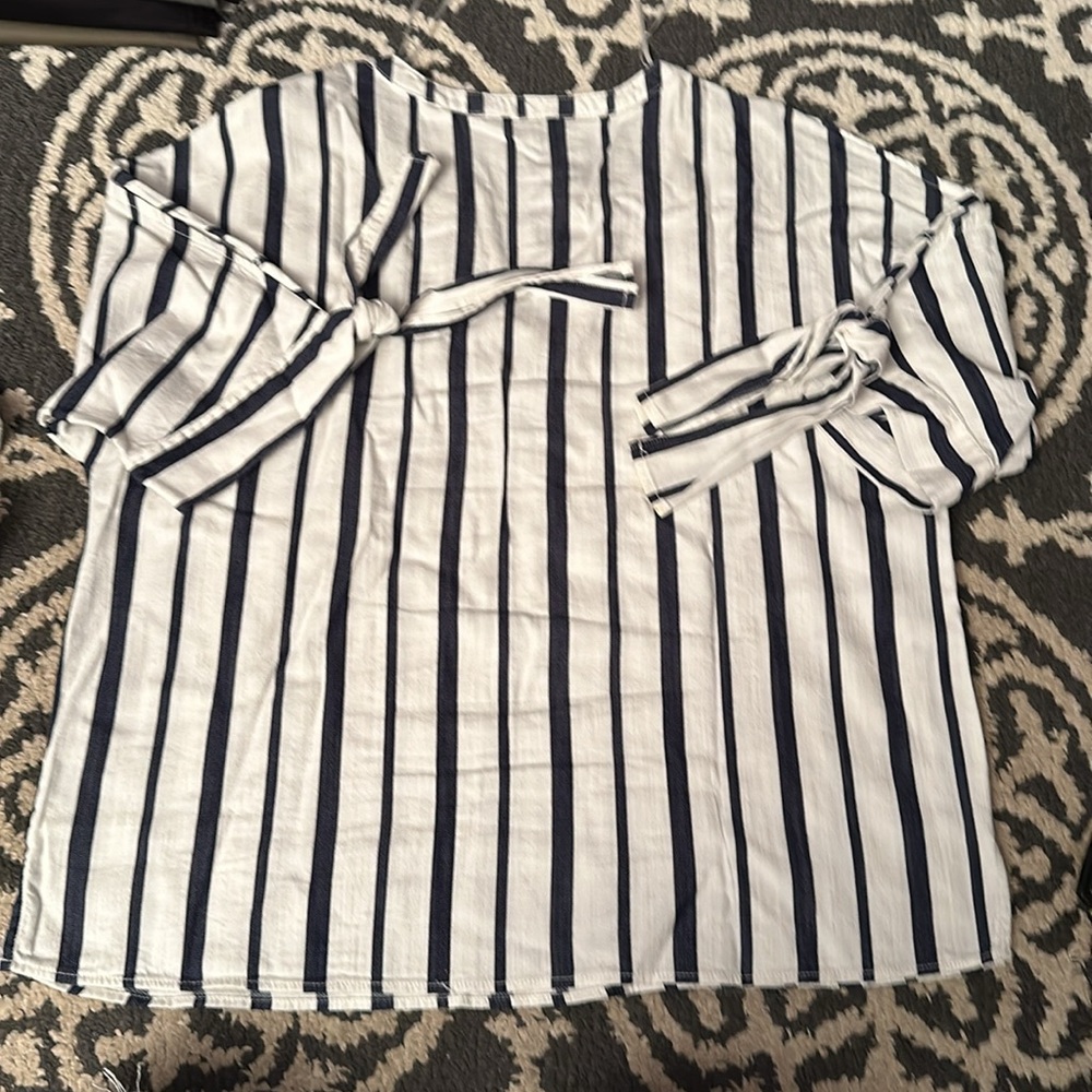 Blouse - Picture 2 of 2